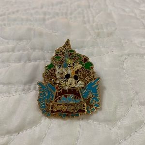 Disney trading pin- splash mountain